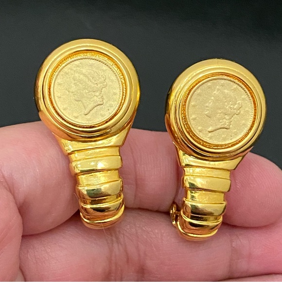 Vintage Unsigned Gold-Tone Roman Coin Clip On Earrings - Picture 12 of 13